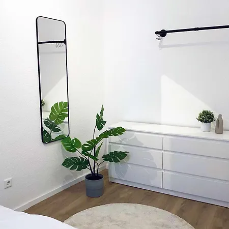 70qm In Zentral Gelegen Mit Hohen Decken - Beuys - *