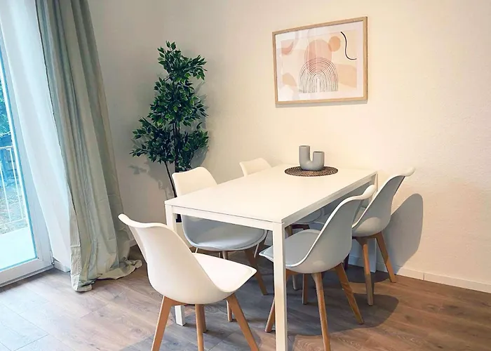 70qm In Zentral Gelegen Mit Hohen Decken - Beuys - *